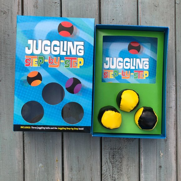 Juggling Step-By-Step Kit: Book by Bobby Besmehn & Three Juggling Balls - Picture 4 of 5